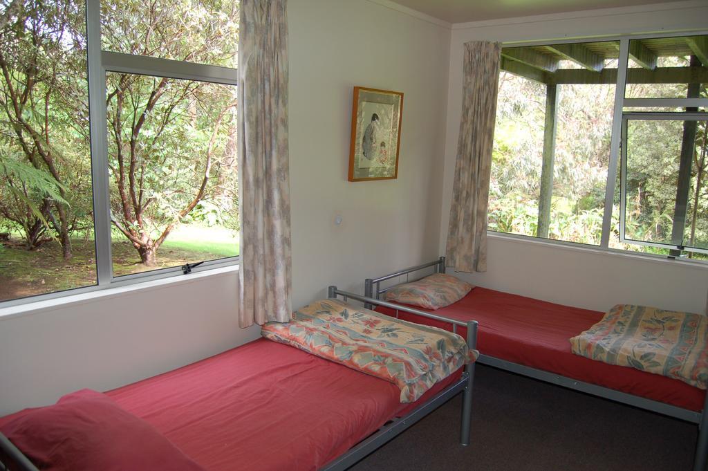 Egmont Eco Leisure Park & Backpackers Hotel New Plymouth Exterior photo