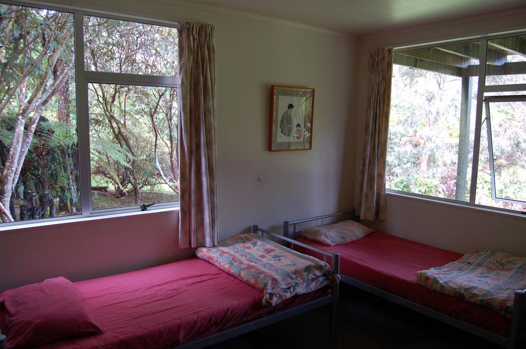 Egmont Eco Leisure Park & Backpackers Hotel New Plymouth Exterior photo
