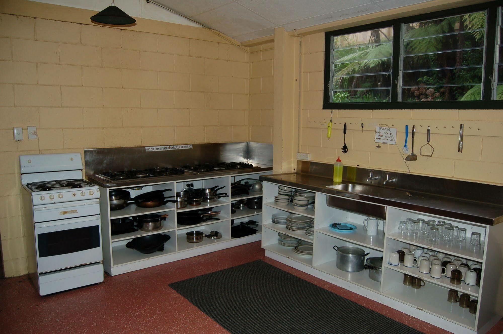 Egmont Eco Leisure Park & Backpackers Hotel New Plymouth Exterior photo