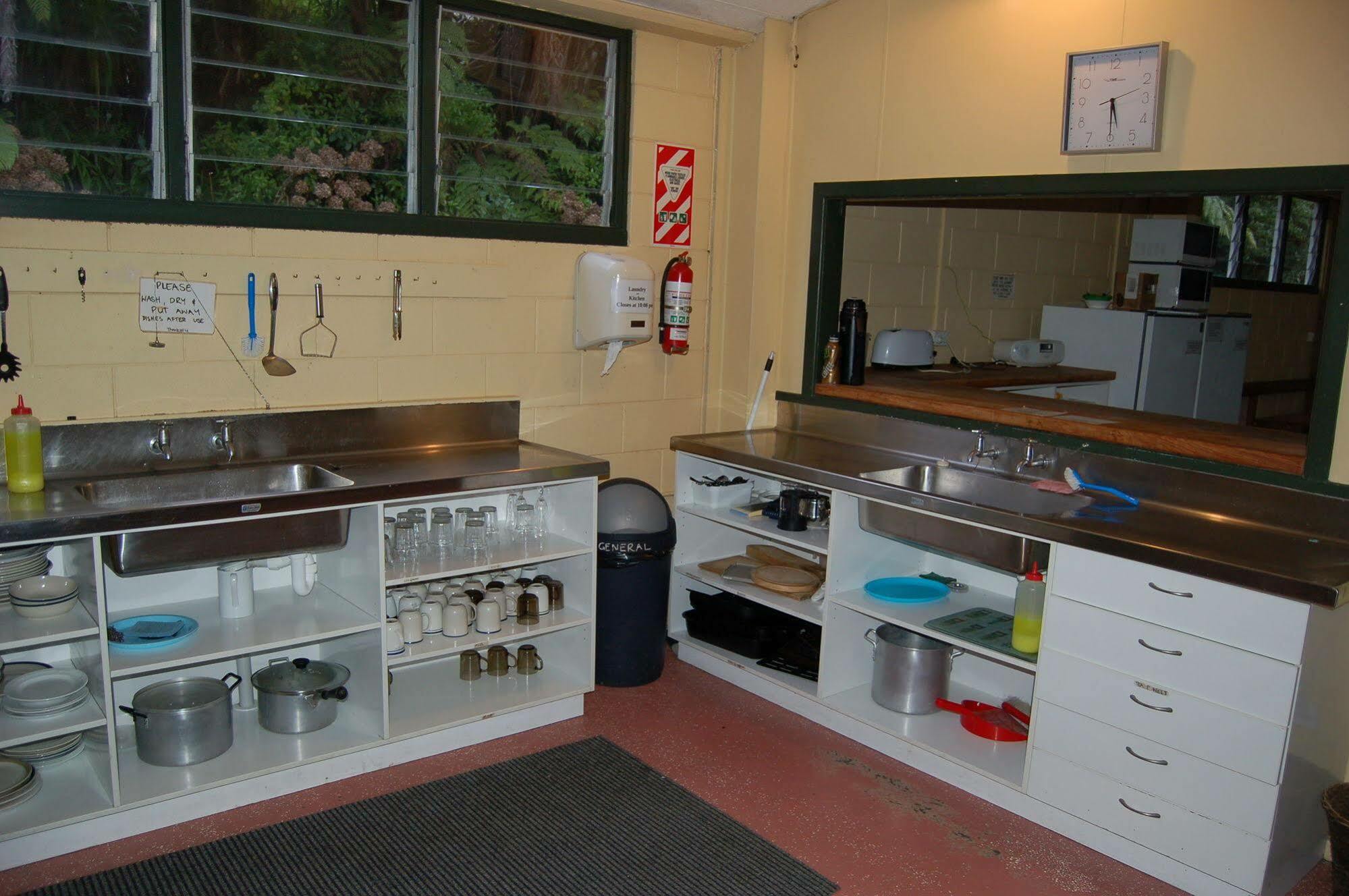 Egmont Eco Leisure Park & Backpackers Hotel New Plymouth Exterior photo