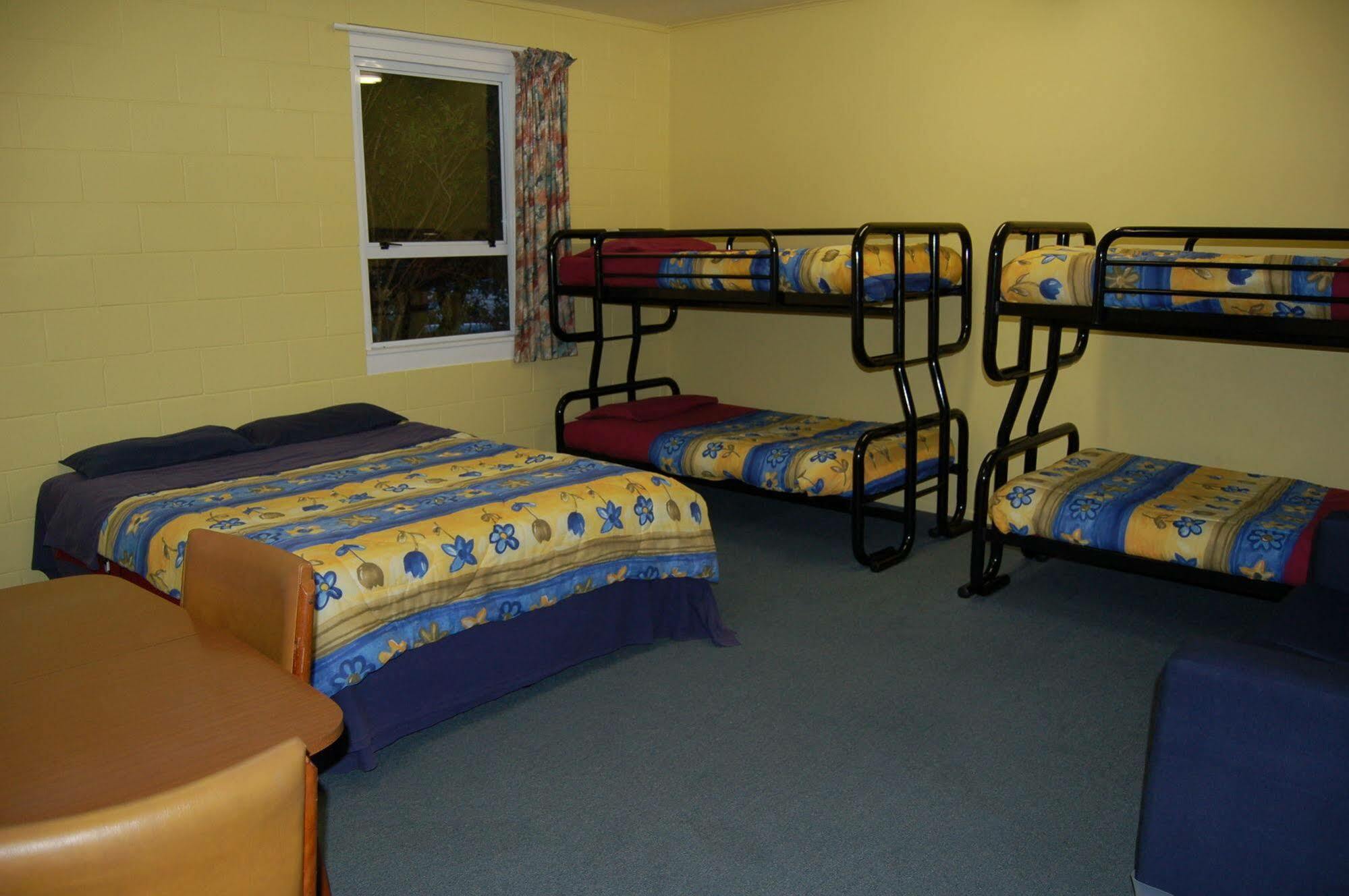 Egmont Eco Leisure Park & Backpackers Hotel New Plymouth Exterior photo