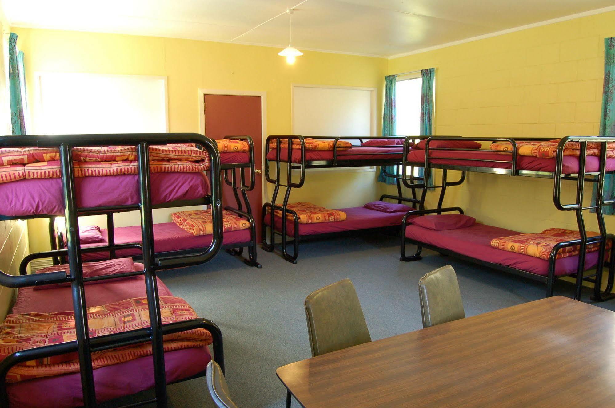 Egmont Eco Leisure Park & Backpackers Hotel New Plymouth Exterior photo
