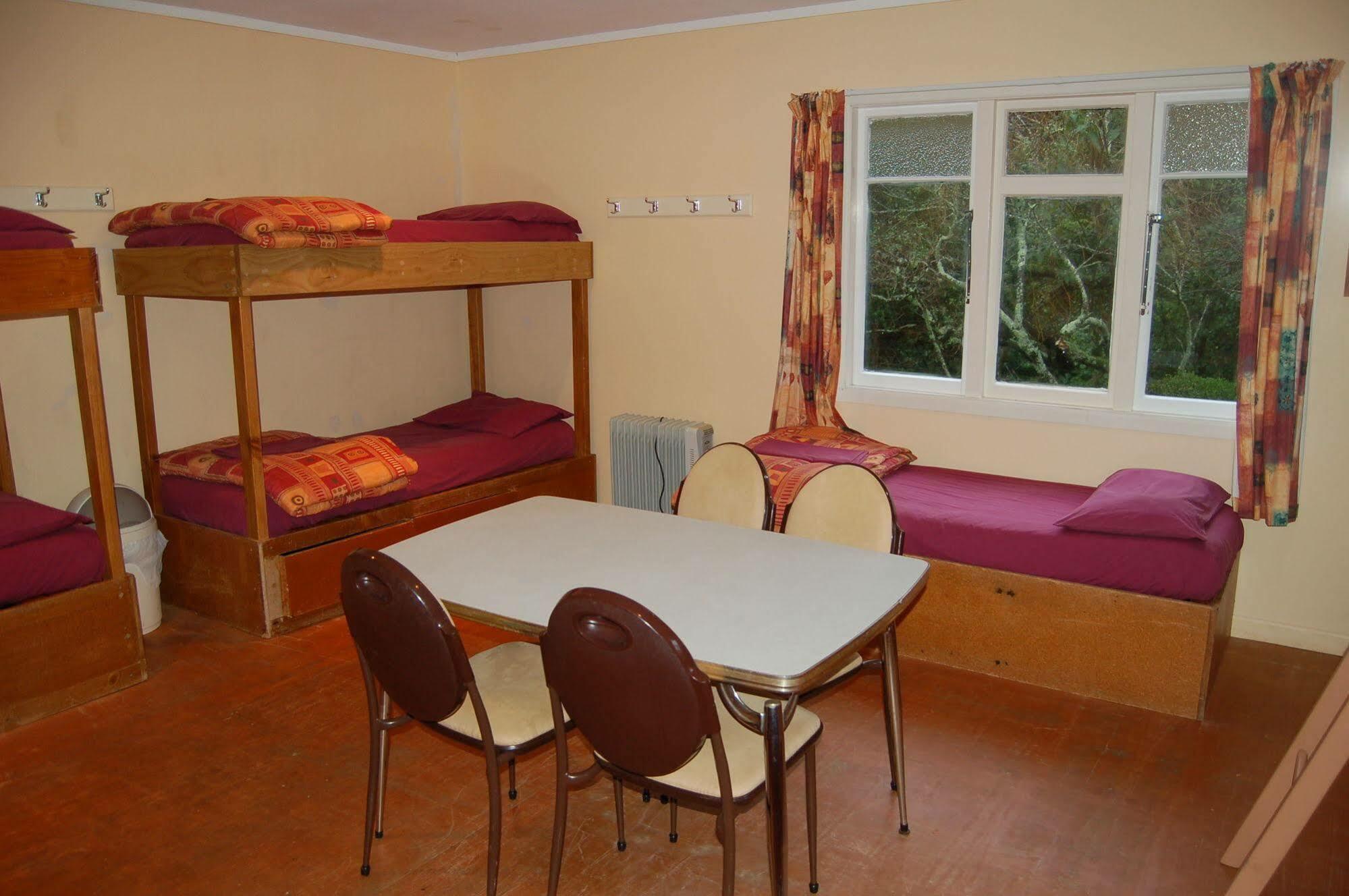 Egmont Eco Leisure Park & Backpackers Hotel New Plymouth Exterior photo
