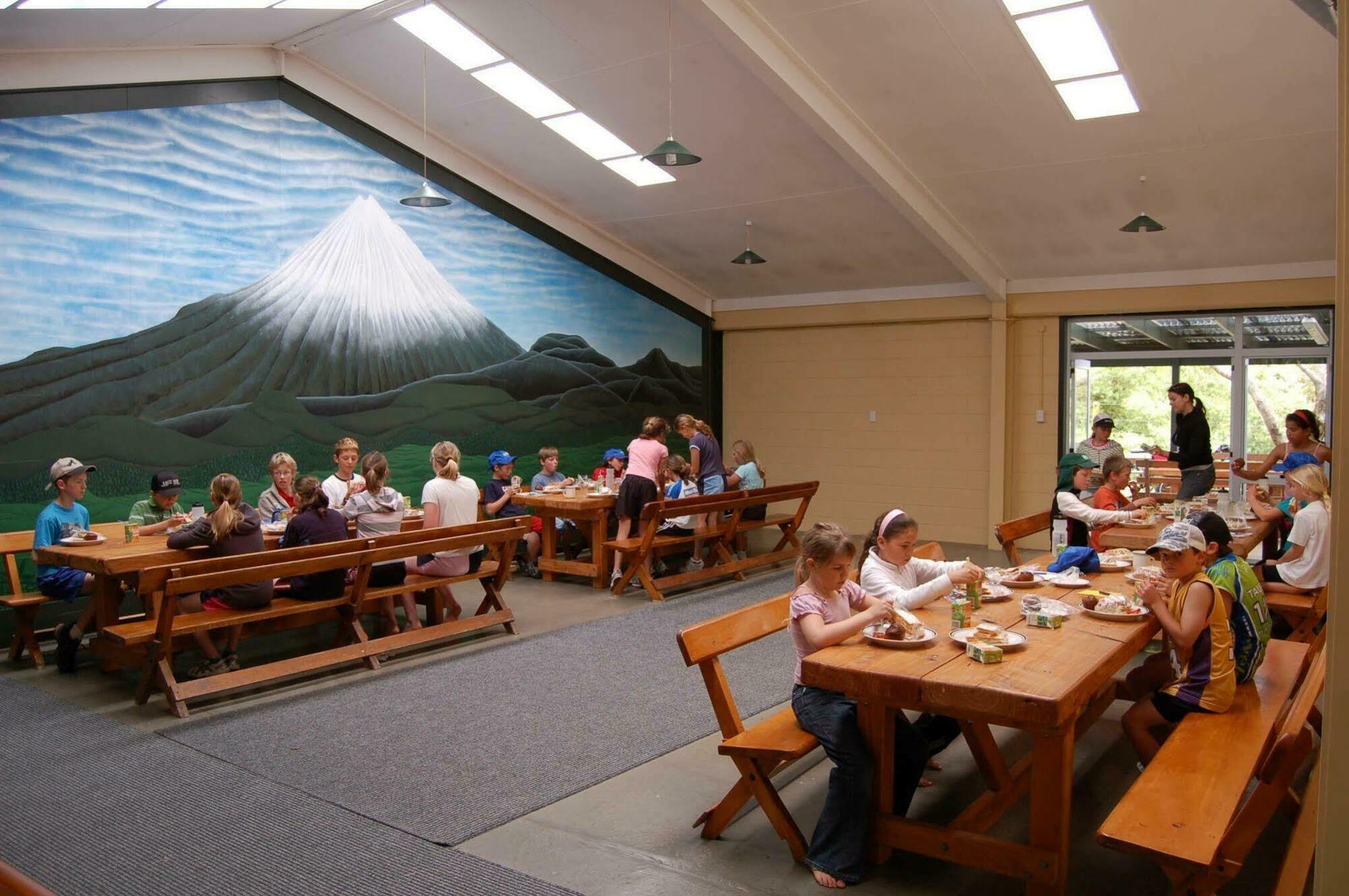 Egmont Eco Leisure Park & Backpackers Hotel New Plymouth Exterior photo